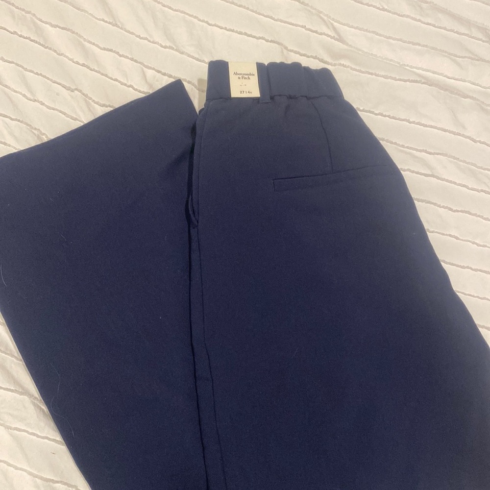 Abercrombie NWT pants size 27/4s